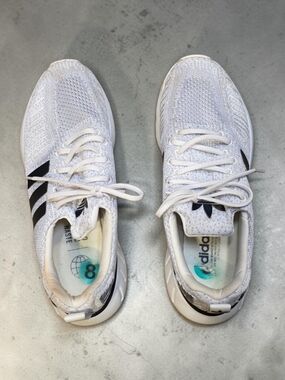 Adidas Women Lightweight Sneakers in White and Black